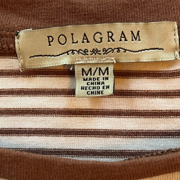 Brown and cream colored t-shirt with ruffled sleeves. - Picture 4 of 4